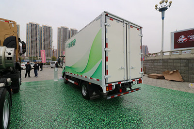 新能源時代，看我的！乘龍L2 EV輕卡躍市而來，引領城市配送新變革